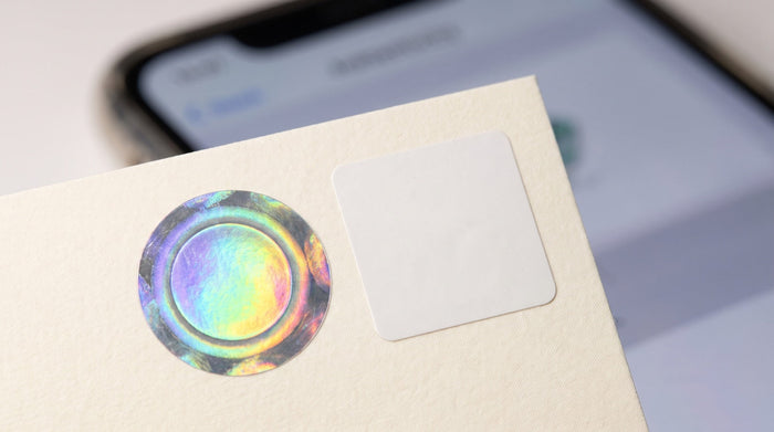 Sertifika kartındaki holografik mühür ve karekod alanı