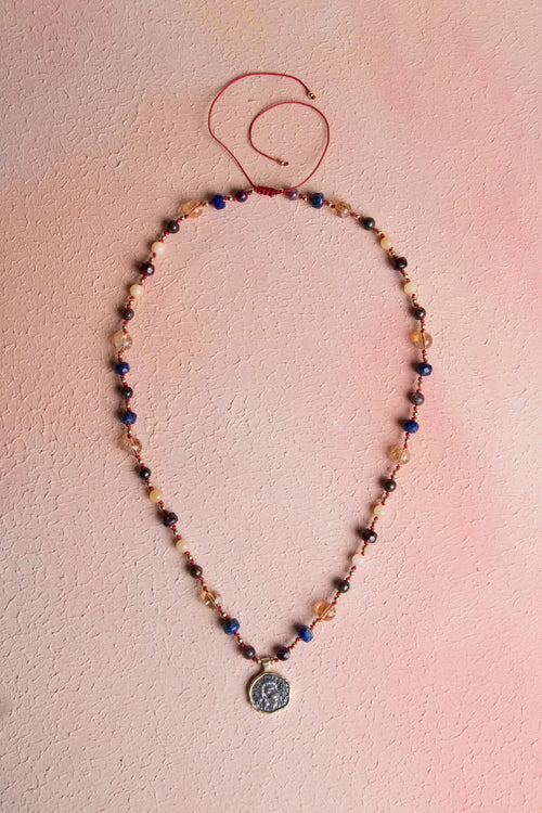 Sertifikalı Aslan Burcu Doğal Taş Makrome Kolye