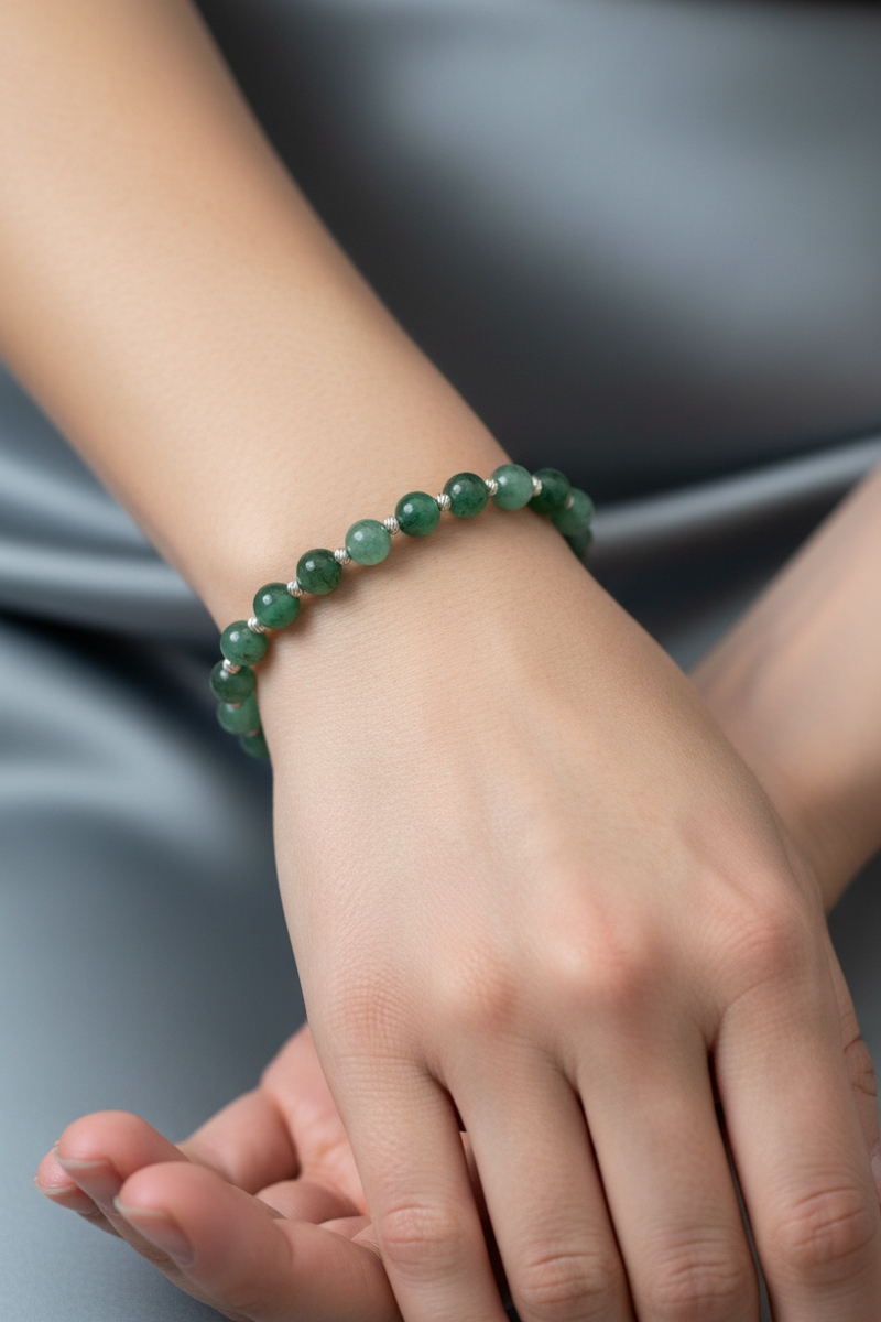 Zümrüt Doğal Taş Bileklik – Küçük Gümüş Aparatlı, 6 mm Misinalı, Unisex Tasarım - Görsel 1 - Safnaturel