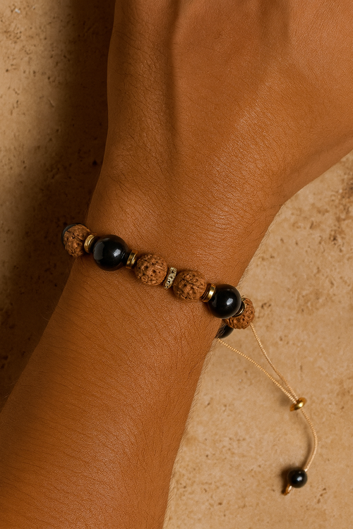 Obsidyen ve Rudraksha Doğal Taş Makrome Bileklik – Ayarlanabilir El Yapımı Tasarım