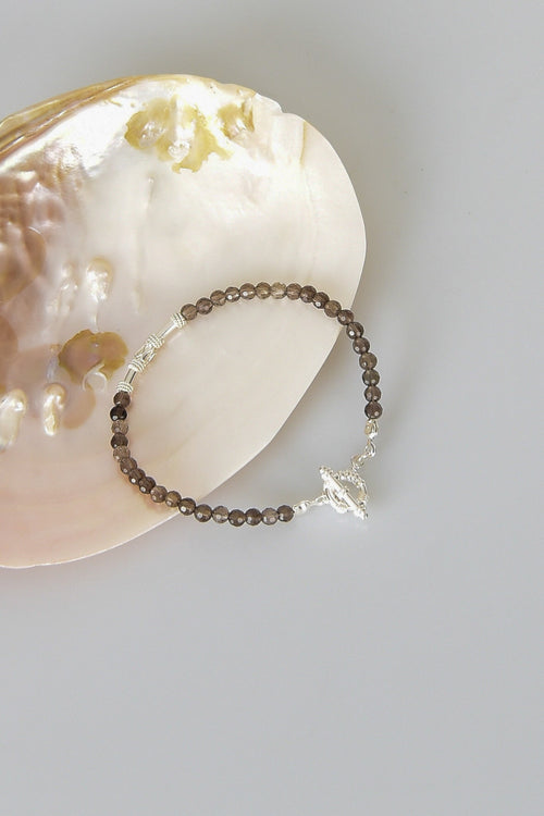 Dumanlı Kuvars Doğal Taş 925 Ayar Gümüş Kapama Bileklik - Ayışığı Koleksiyonu