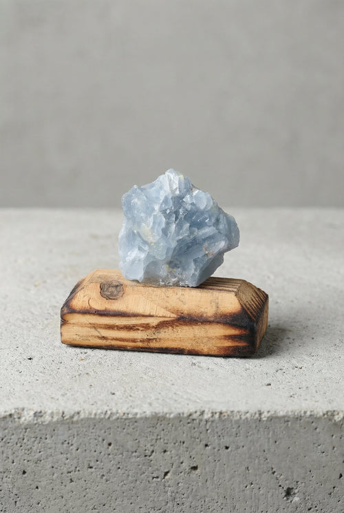 Mavi Kalsit Doğal Taş Ahşap Standlı Parça