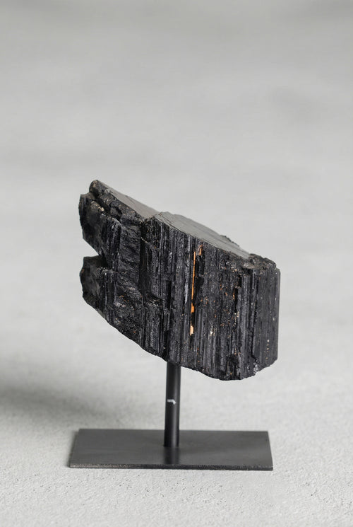 Turmalin Doğal Taş Standlı Parça