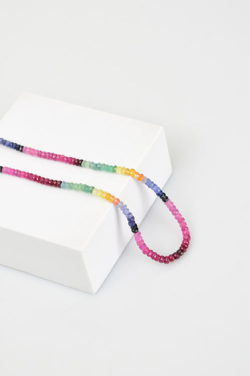 IGSL Uluslararası Sertifikalı Yakut – Zümrüt – Safir Doğal Taş Kolye – 3-4 mm Mikro Kesim | A+ Kalite