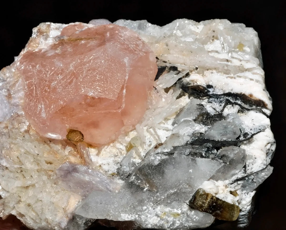 Morganit (Morganite) Doğal Taşı: Özellikleri, Çıkarıldığı Bölgeler ve Kullanım Alanları