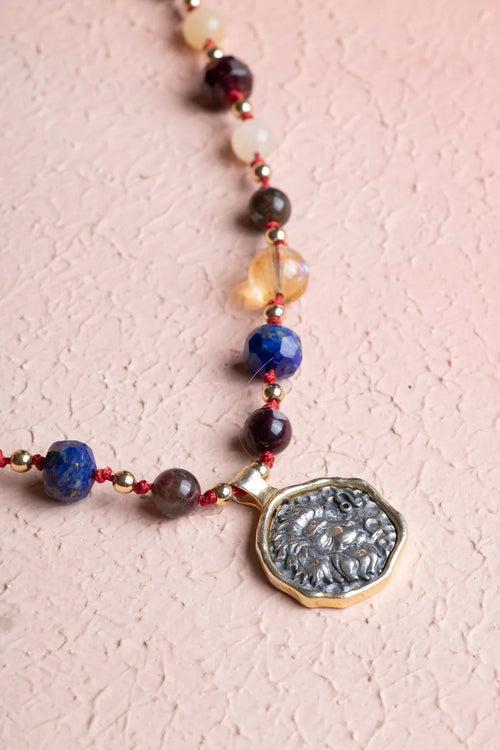 Sertifikalı Aslan Burcu Doğal Taş Makrome Kolye