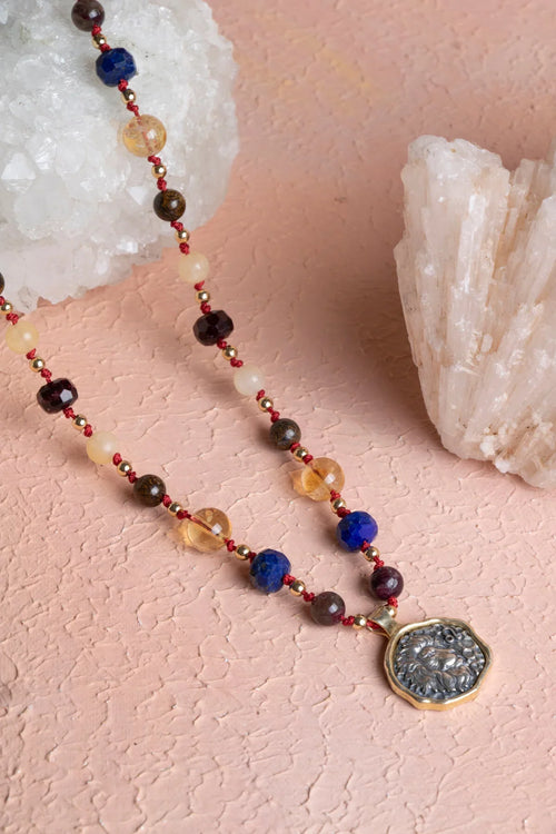 Sertifikalı Aslan Burcu Doğal Taş Makrome Kolye