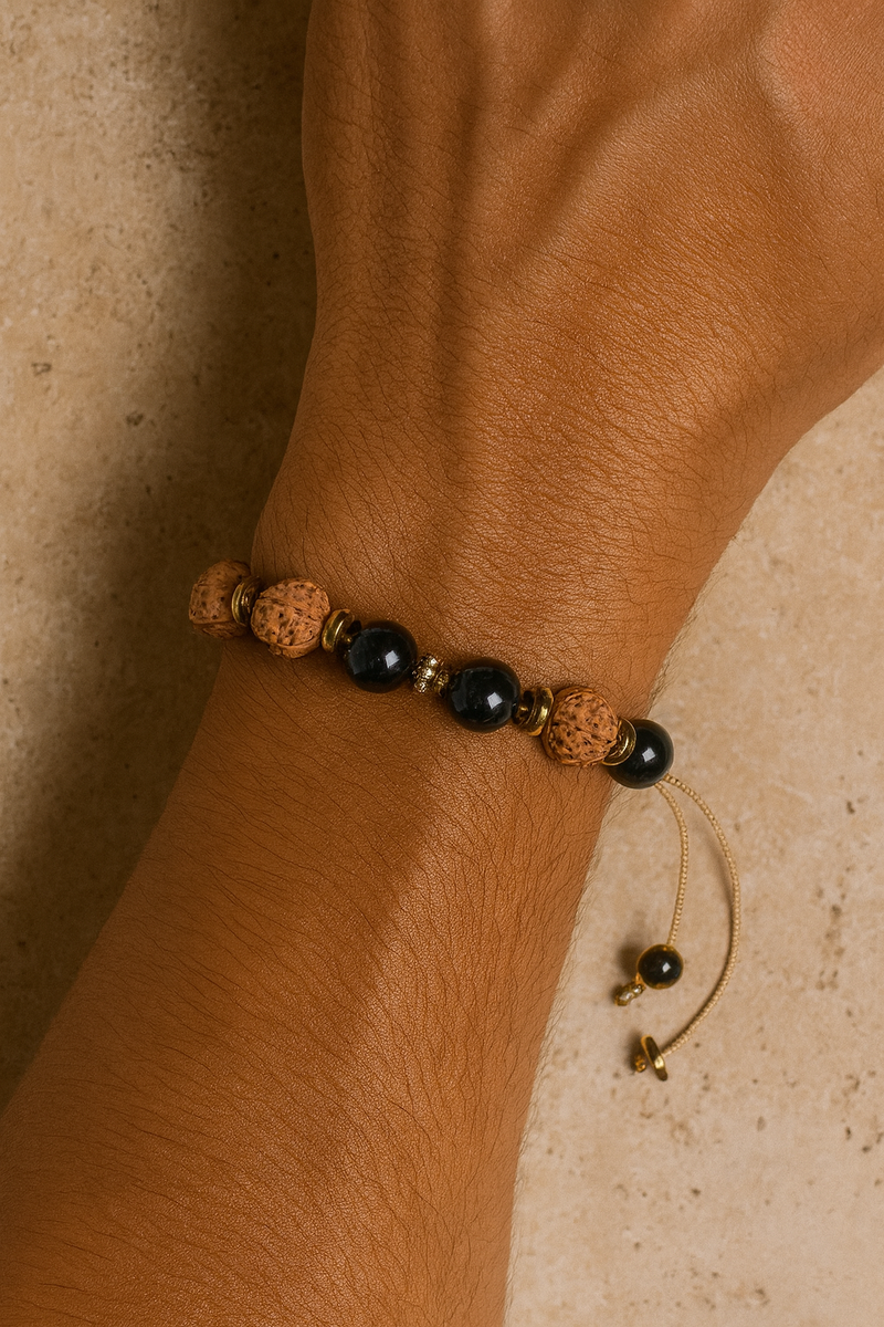 Obsidyen ve Rudraksha Doğal Taş Makrome Bileklik – Ayarlanabilir El Yapımı Tasarım - Görsel 1 - Safnaturel