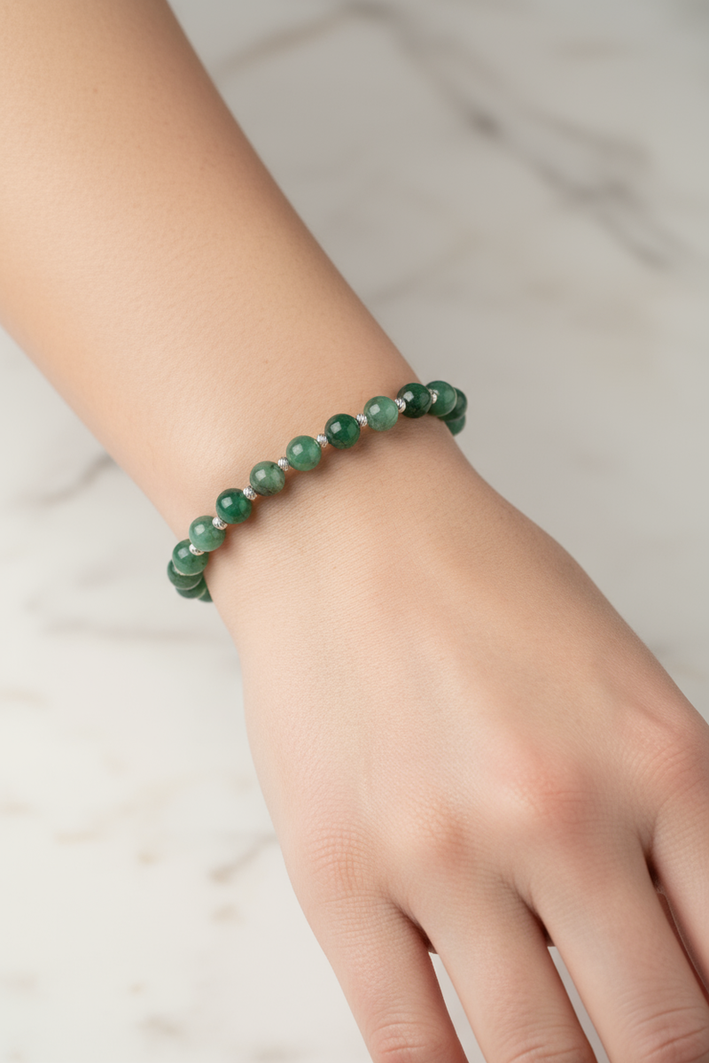 Zümrüt Doğal Taş Bileklik – Küçük Gümüş Aparatlı, 6 mm Misinalı, Unisex Tasarım - Görsel 2 - Safnaturel