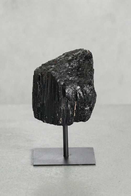 Turmalin Doğal Taş Standlı Parça