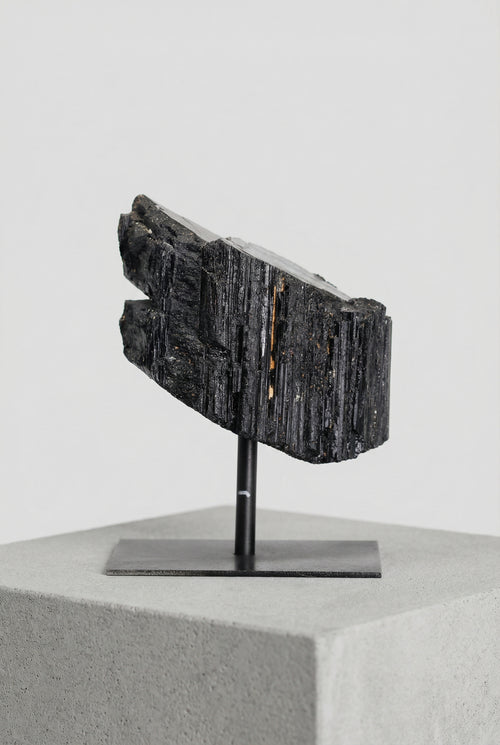 Turmalin Doğal Taş Standlı Parça