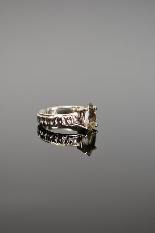 Zultanit ( Diaspore ) Doğal Taş 925 Ayar Gümüş Yüzük ( 2.26  Carat )
