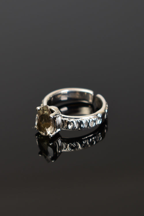 Zultanit ( Diaspore ) Doğal Taş 925 Ayar Gümüş Yüzük ( 2.26  Carat )