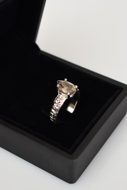 Zultanit ( Diaspore ) Doğal Taş 925 Ayar Gümüş Yüzük ( 2.26  Carat )