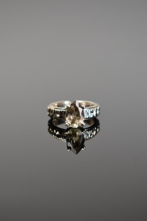 Zultanit ( Diaspore ) Doğal Taş 925 Ayar Gümüş Yüzük ( 2.26  Carat )