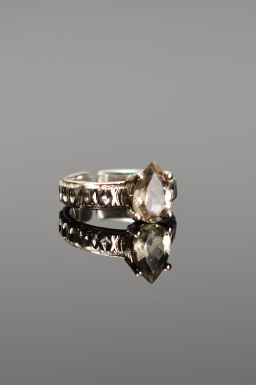 Zultanit ( Diaspore ) Doğal Taş 925 Ayar Gümüş Yüzük ( 2.26  Carat )